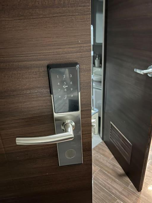 Apartment In Air Residences, Makati With Wifi, Netflix, Pool, Mall And More マニラ市 エクステリア 写真